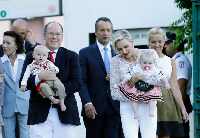 Princ Albert i princeza Šarlin sa blizancima