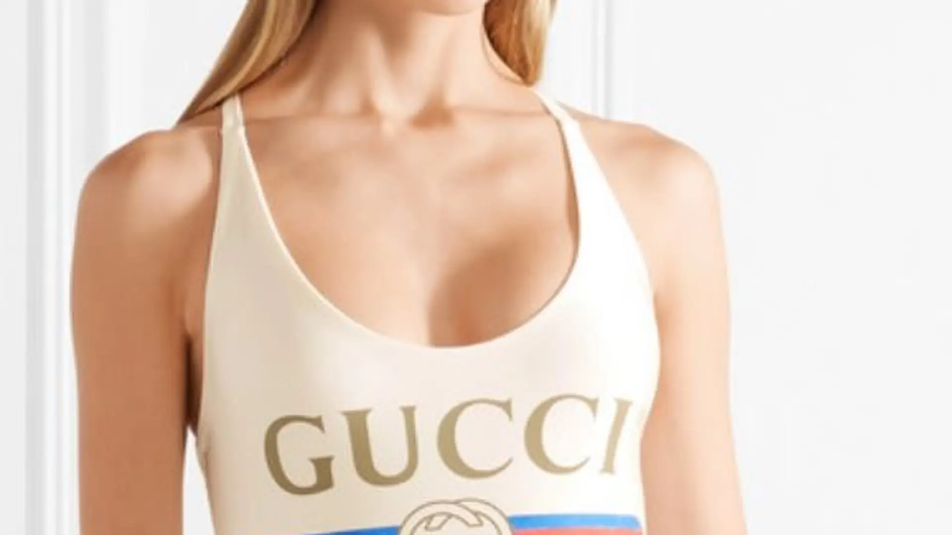 Gucci prezentuje kostium kąpielowy, w którym nie można pływać. Równie efektowny, co niepraktyczny