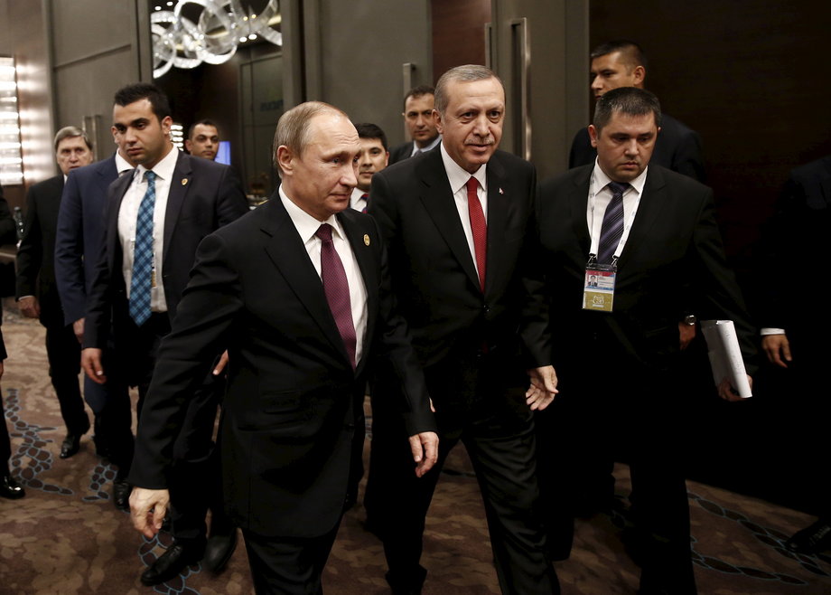 Turkey's President Tayyip Erdogan (2nd R) walks with his Russian counterpart Vladimir Putin prior to their meeting at the Group of 20 (G20) leaders summit in the Mediterranean resort city of Antalya, Turkey, November 16, 2015.