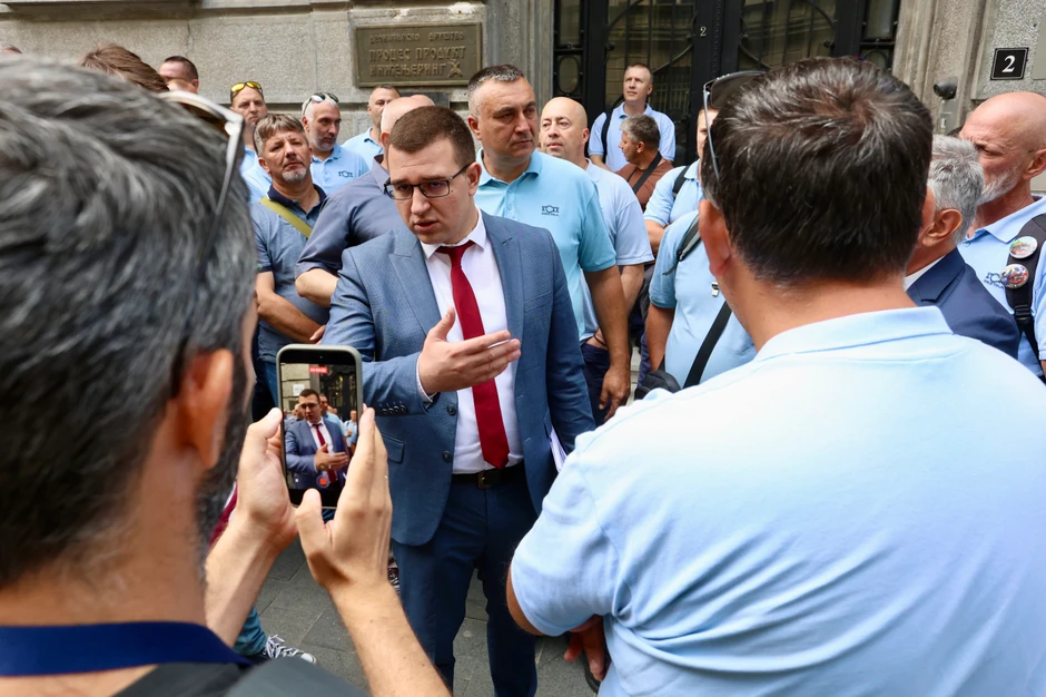 Aleksandar Vučić sastao se danas sa predstavnicima zaposlenih u Gradskom saobraćajnom preduzeću "Beograd" (GSP) u zgradi Predsedništva Srbije