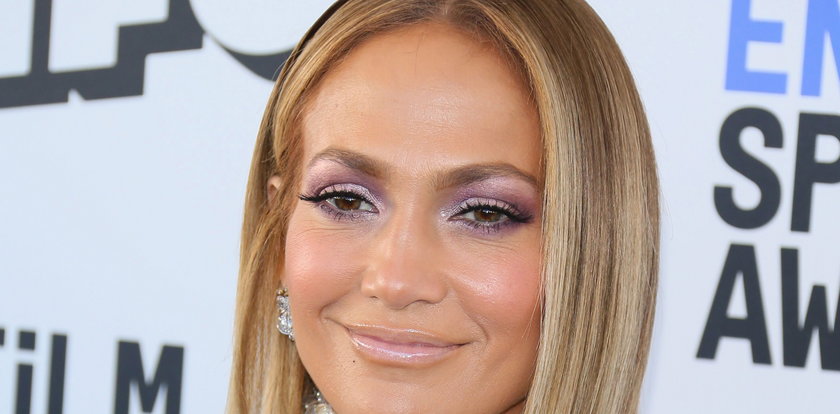Jennifer Lopez pokazała się niemal goła na festiwalu w Nowym Jorku. Co ona je, że ma taką figurę?