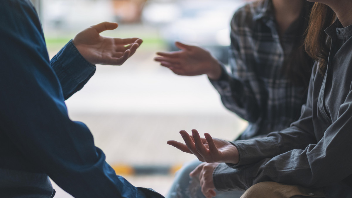 Psychiatra podpowiada, jak czytać ludzi. Potrafisz to robić dobrze?