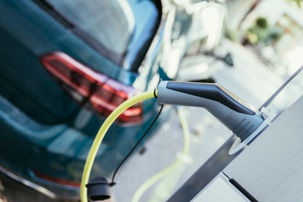 Efekt pożarów aut elektrycznych. Nazwy producentów akumulatorów muszą być jawne