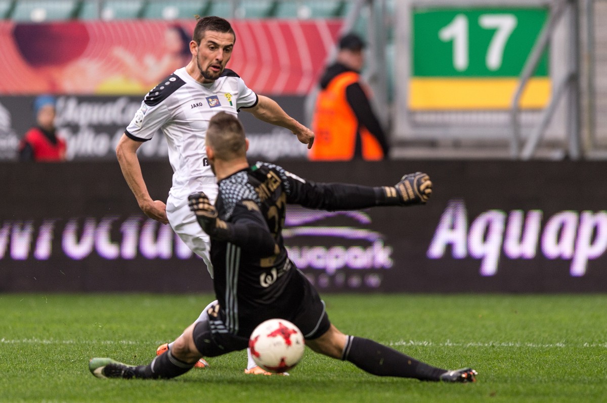 Lotto Ekstraklasa: Drużyna Smudy dzięki wygranej ze Śląskiem wydostała się ze strefy spadkowej