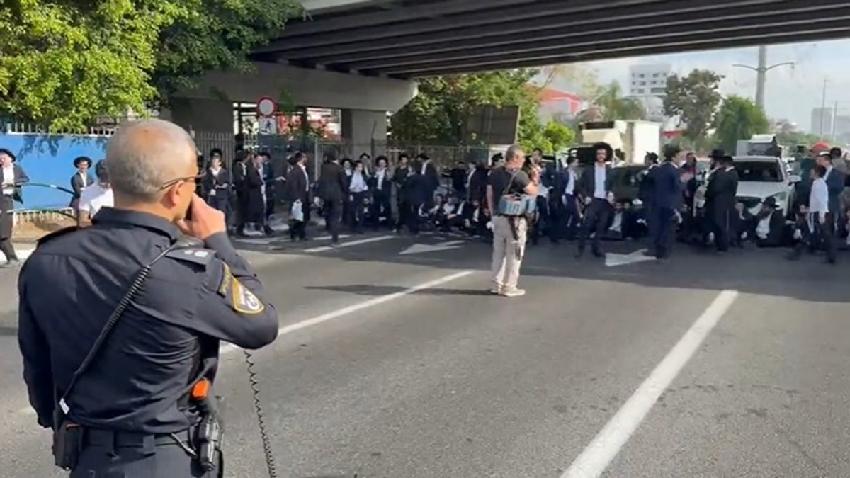 Protest ultraortodoksnih Haredi Jevreja na autoputu