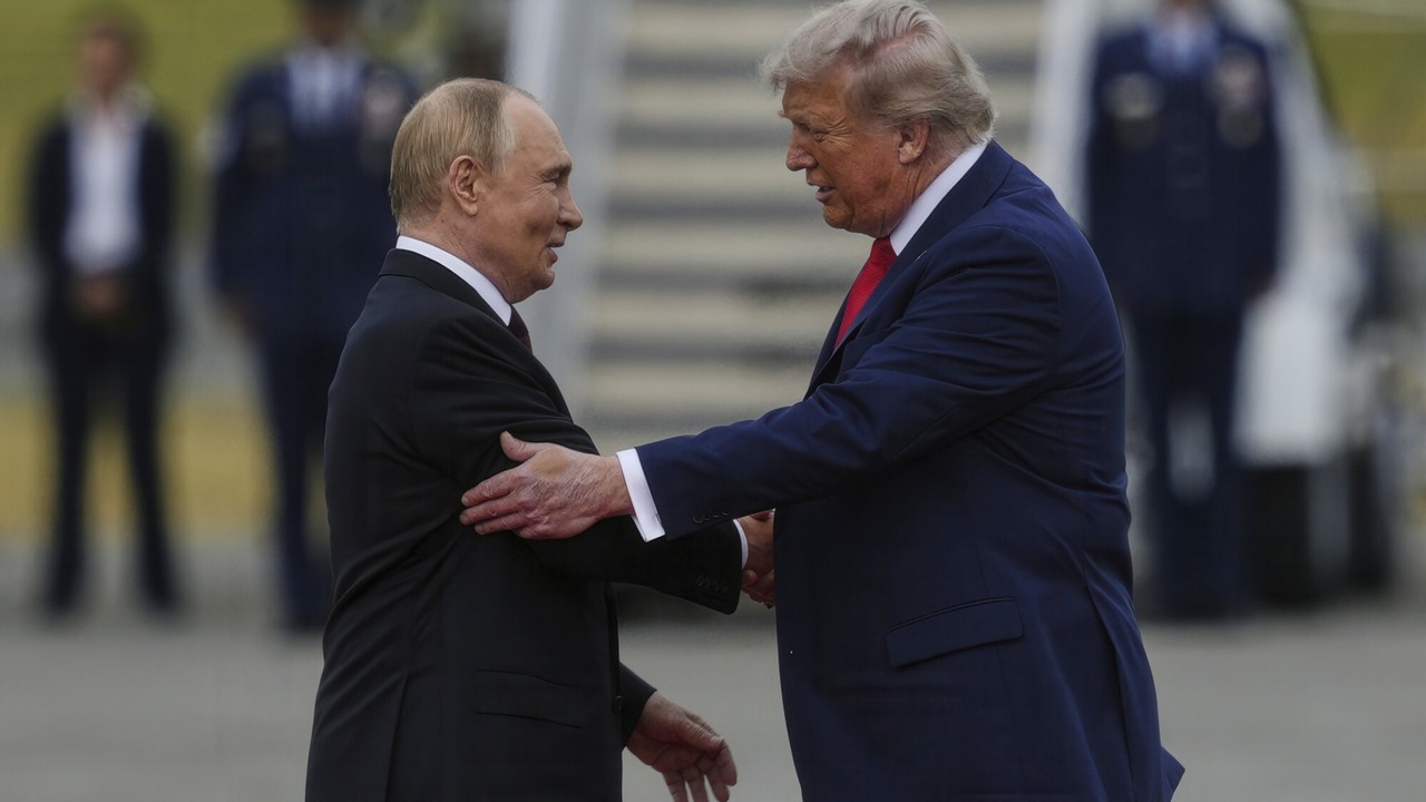 "Hańba i wstyd". "Obrzydliwe". Emocje po spotkaniu Trumpa z Putinem sięgają zenitu. Niepokoi zakulisowa rozmowa przywódców