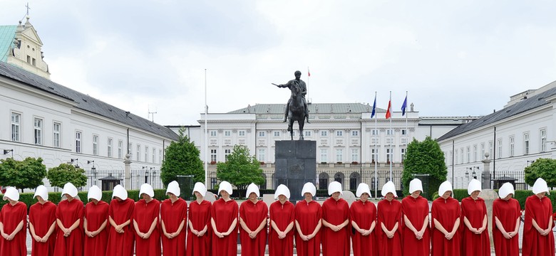 Karolina Opolska: Polki nie są suczkami. W odpowiedzi posłowi Bortniczukowi [KOMENTARZ]