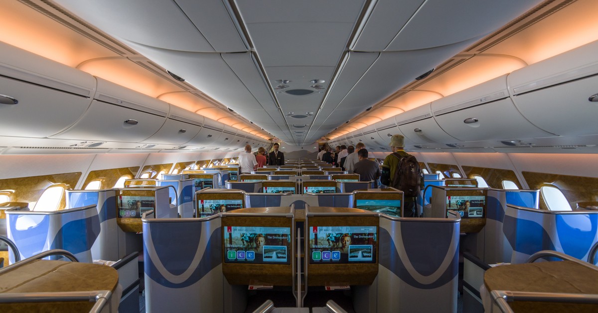 Zamieszanie podczas lotu. Uciekinier błąkał się po luku bagażowym. Pilot musiał zawrócić