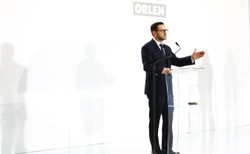 Główny ekonomista twierdzi, że "Orlen nie jest od pomocy Polakom". Obajtek ma inne zdanie