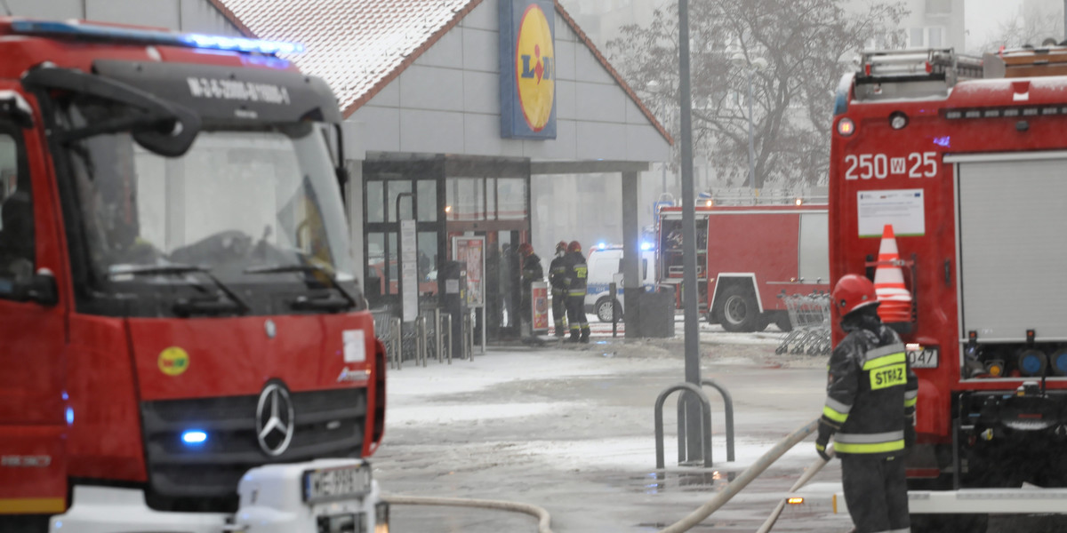 Pożar w Lidlu w Warszawie.