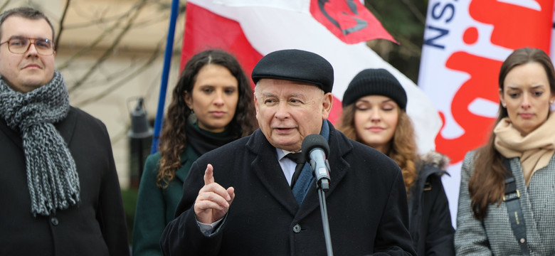 Protest Wolnych Polaków pod TK. Kaczyński: Musimy odzyskać medialną siłę