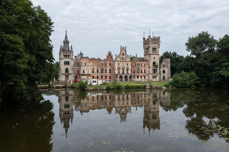 Pałac w Kopicach