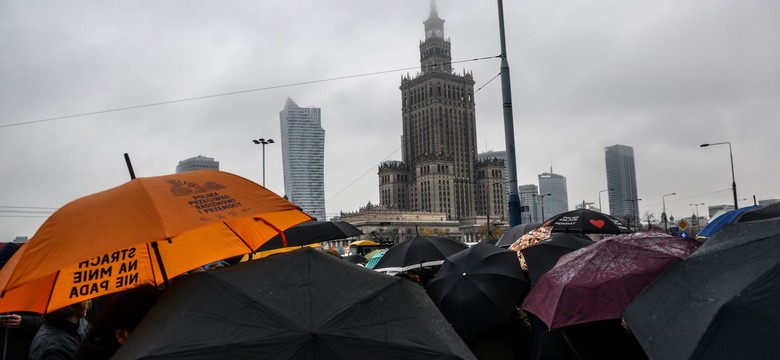 Przepychanki w Warszawie pomiędzy uczestnikami "czarnego protestu" i działaczami pro-life