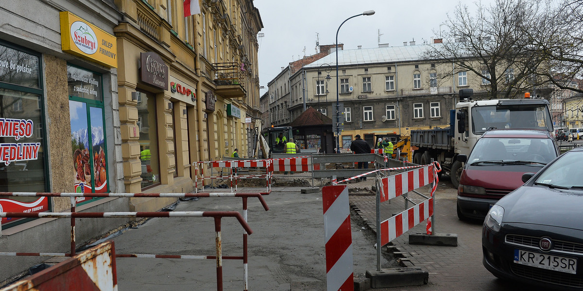 Remontują pod urzędami