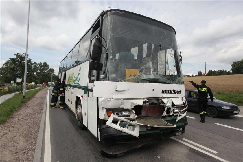 Kolejny wypadek autobusu z dziecmi