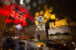 Kryzys w Rosji dosięgnął zwykłych ludzi. Oszczędzają na czym się da