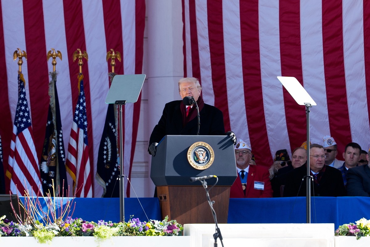 E-maile Epsteina rzucają nowe światło na jego relacje z prezydentem USA