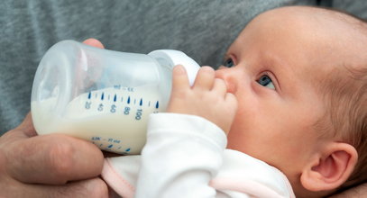Masz to mleko dla niemowląt w domu? Koniecznie je wyrzuć! "Poważna choroba"