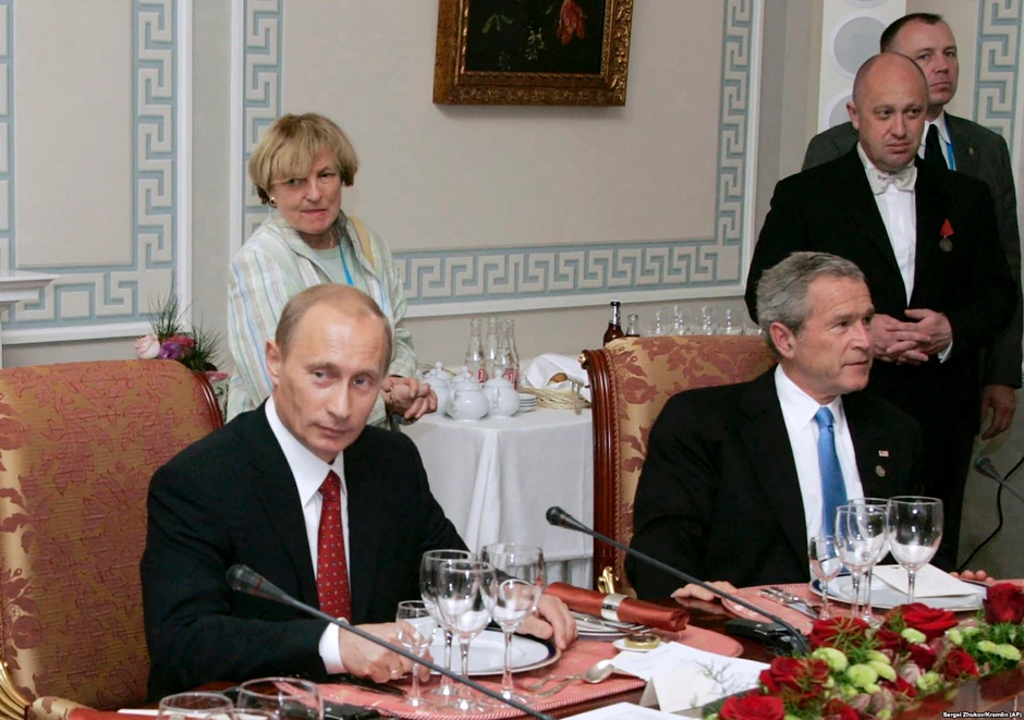 Vladimir Putin, Džordž Buš i Jevgenij Prigožin na radnoj večeri tokom samita G8 u Sankt Peterburgu 19. jula 2006.