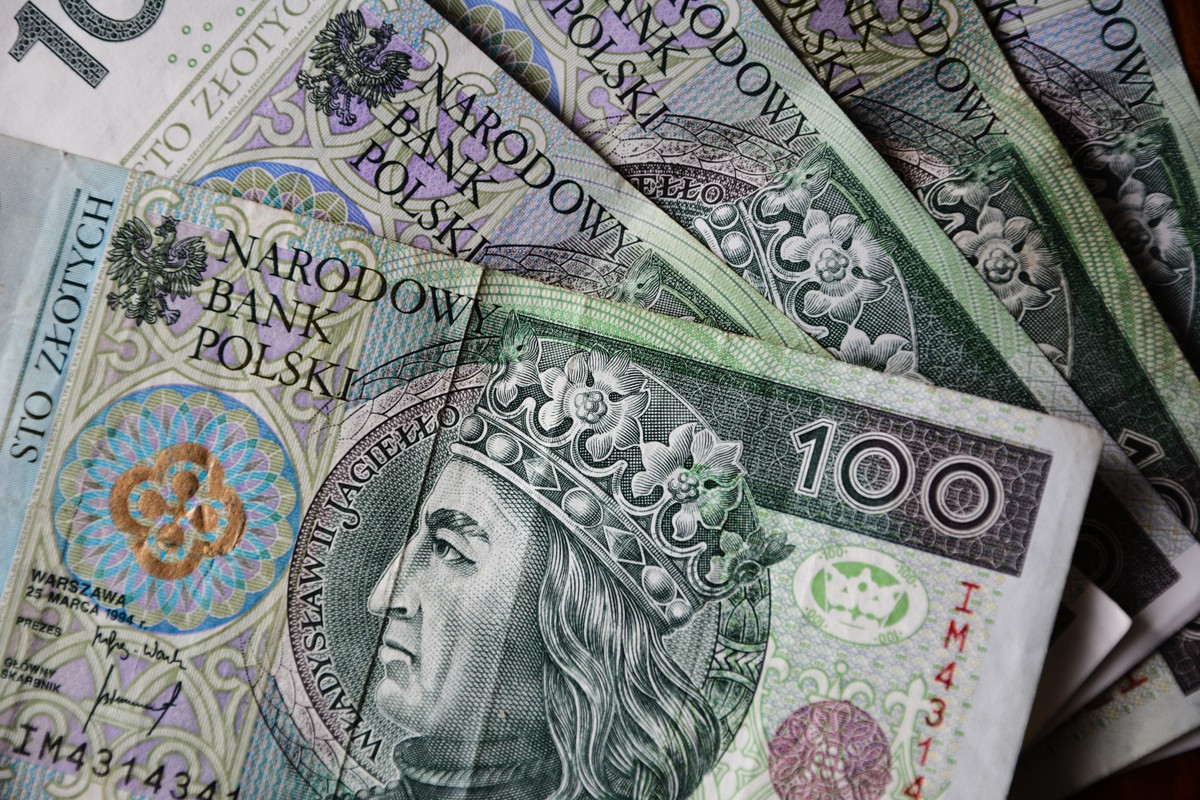 Pracownicy, którzy spędzają dużo czasu przed monitorem, mogą liczyć na wsparcie finansowe od swojego pracodawcy na zakup nowych okularów, zgodnie z przepisami prawa pracy