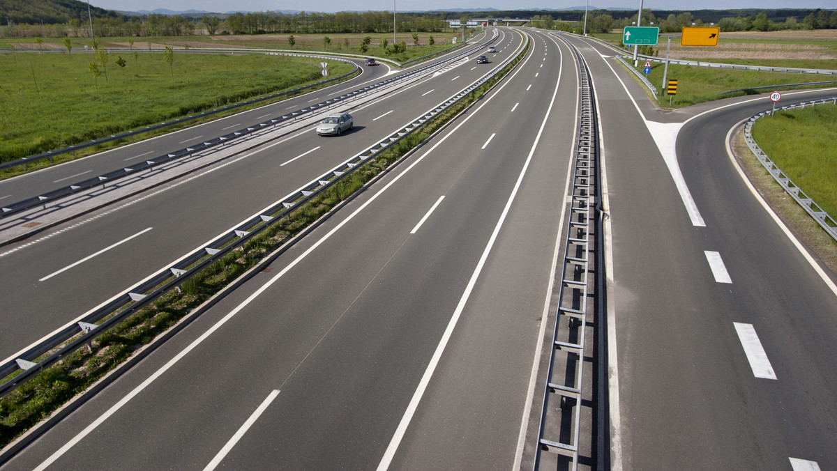 Drugi nabór projektów unijnych związanych z budową i remontem dróg wojewódzkich w woj. śląskim rozpocznie się w tym regionie z końcem października. Łączna kwota wsparcia z Regionalnego Programu Operacyjny Woj. Śląskiego na lata 2014-2020 sięgnie 588 mln zł.