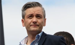 Biedroń bije w Gowina. Mówi też o pułapce zastawionej przez Kaczyńskiego