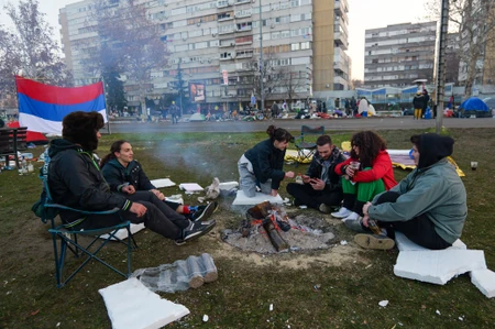 Blokada mosta Slobode u Novom Sadu trajala celu noć: Studenti najavljuju da  ostaju do 15 časova (Uživo) - Blic