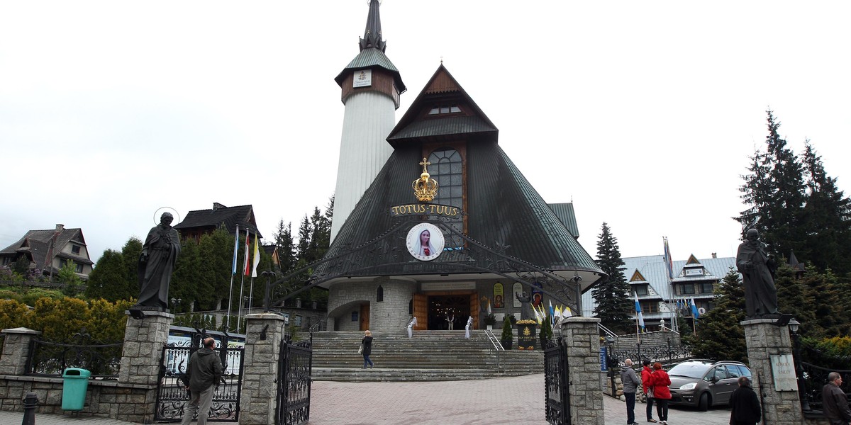 Zakopane. Rzucił kamieniem w Matkę Boską. Teraz ma kłopoty