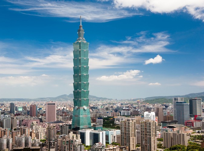 Taipei 101 w stolicy Tajwanu Tajpej - wysokosć 509 metrów, ukończony w 2004 roku