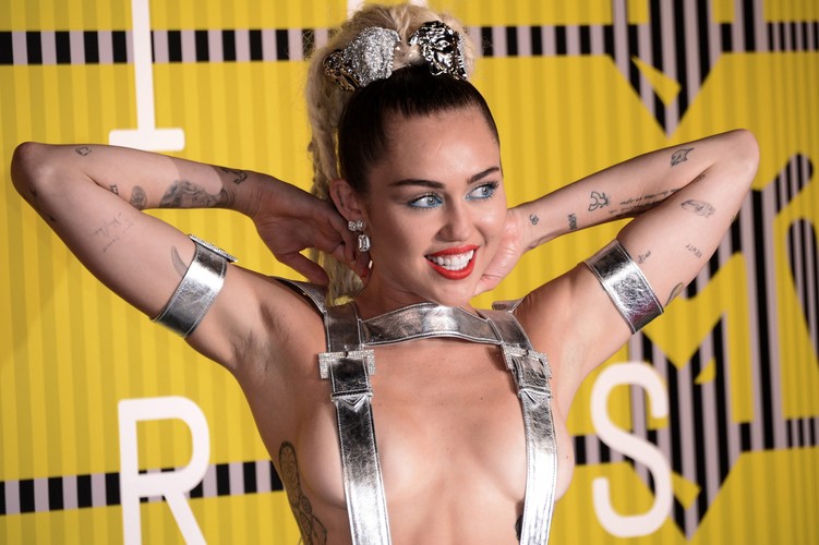 Miley Cyrus na MTV Video Music Awards 2015