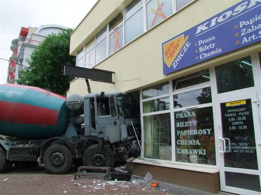 Betoniara skasowała sklepy w Kielcach
