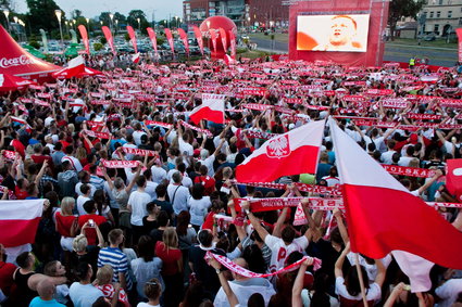 Polaków jest cały czas coraz mniej. Ale zaczęło się rodzić więcej dzieci