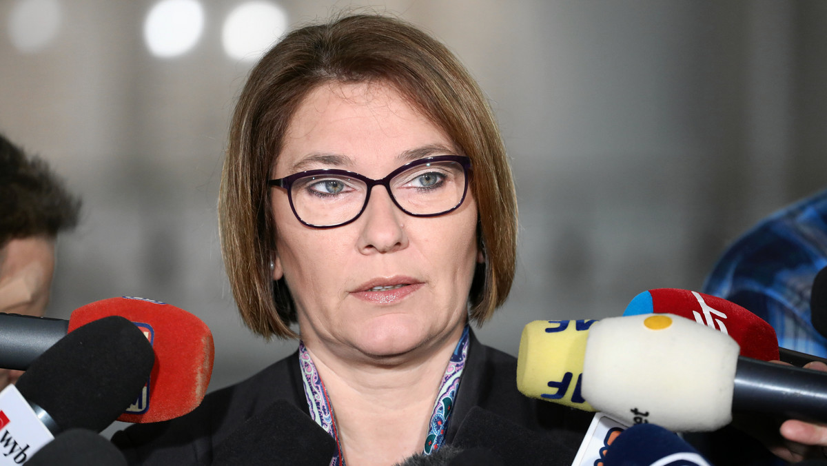 Zachowanie opozycji podczas wystąpienia premier Beaty Szydło w Sejmie było uwłaczające ludzkiej godności - oceniła rzeczniczka PiS Beata Mazurek.