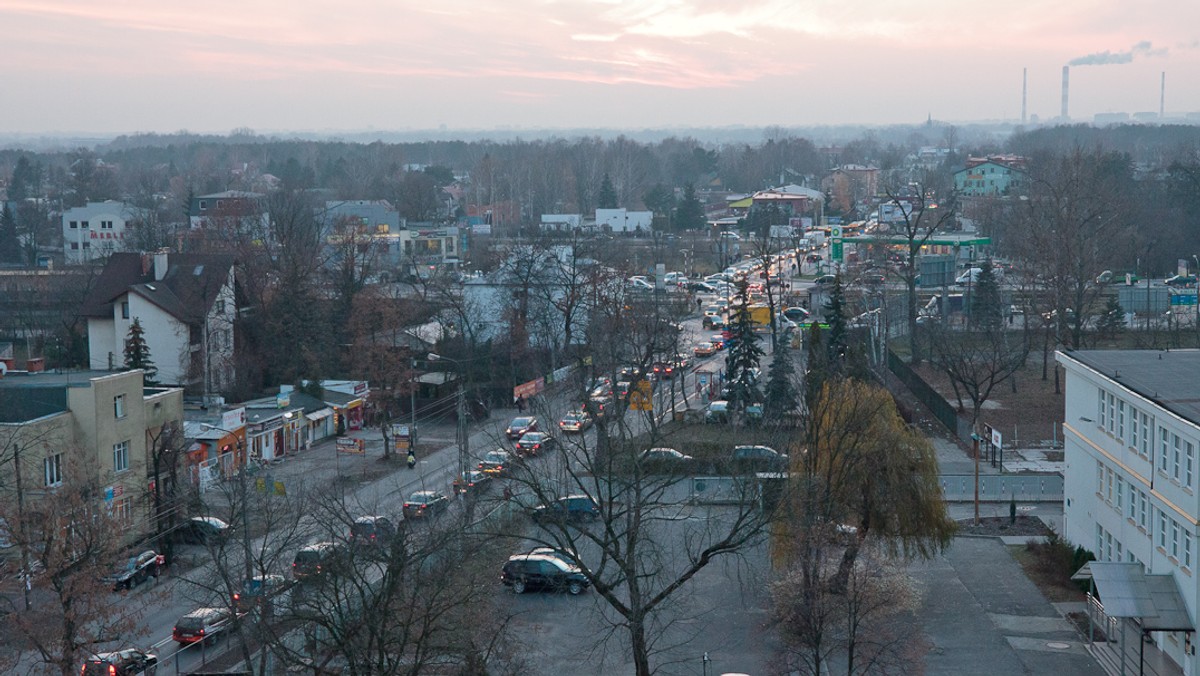 Będzie miał 80 metrów długości i przebiegnie pod linią kolejową relacji Warszawa – Lublin, przy stacji Międzylesie. Podczas przebudowy ulic Zwoleńskiej i Żegańskiej powstanie tunel pod torami. Właśnie podpisana została umowa dotycząca realizacji tej inwestycji.