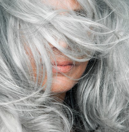Graue Haare können toll aussehen, doch gefallen nicht jedem.