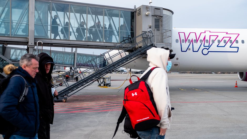 Gdyby Wizz Air wykazał się choć odrobiną dobrej woli, cały zaistniały problem zostałby zażegnany w zarodku. Zamiast tego węgierski przewoźnik wolał czekać, aż jedynym wyjściem dla pasażerów było uiszczenie kilkusetzłotowej opłaty dodatkowej