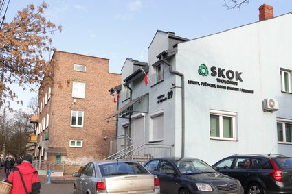 "PB": Jak SKOK Wołomin prał kasę w krematorium