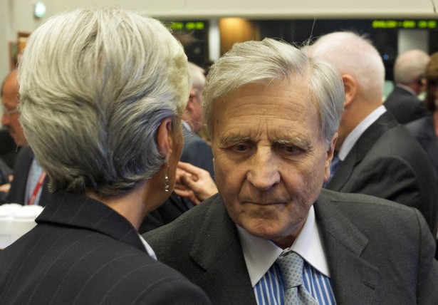 Jean-Claude Trichet, szef EBC słucha Christine Lagarde, minister finansów Francji. Fot. Bloomberg