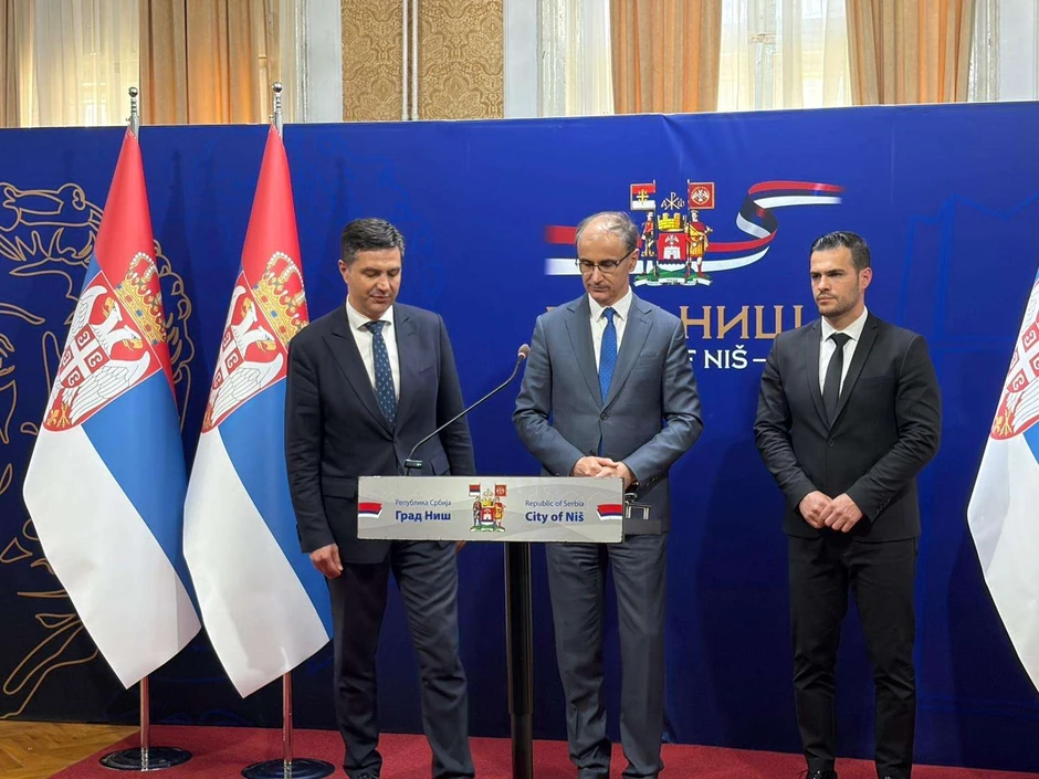 premijer Macut na otvaranju Kancelarije za komunikaciju gradjana sa Vladom u Nišu