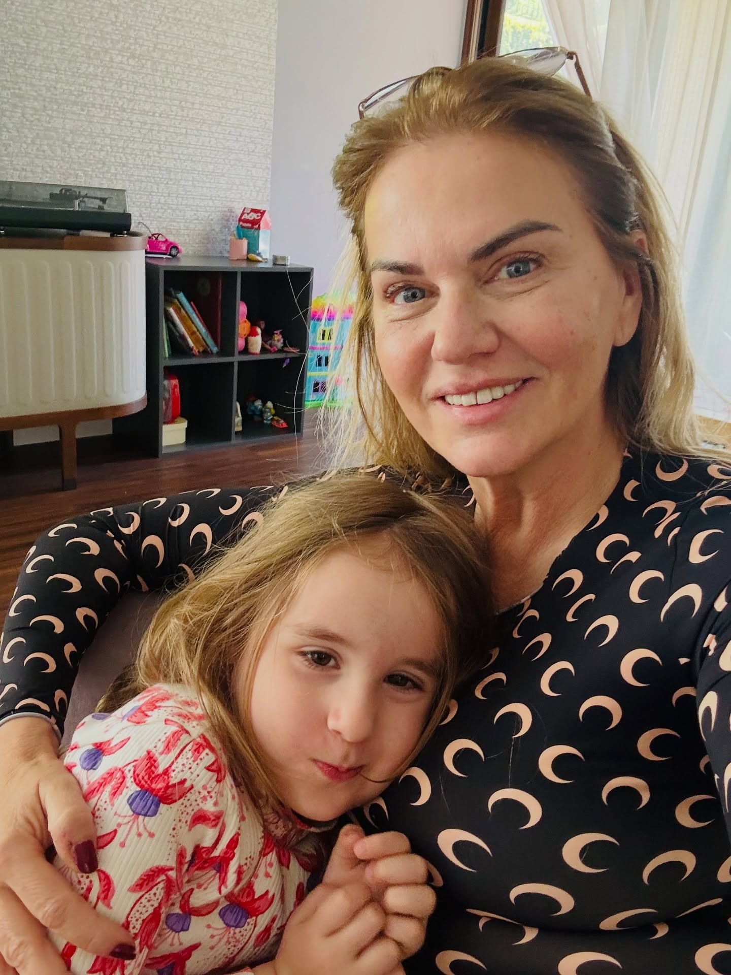 Europoslankyňa Monika Beňová a jej dcérka Lea. 