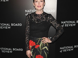 54 évesen is verhetetlen Julianne Moore