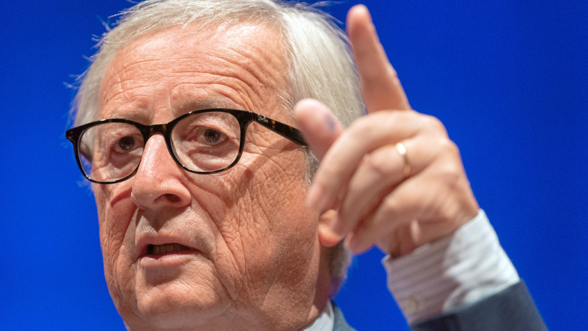 Przewodniczący Komisji Europejskiej Jean-Claude Juncker ostrzegł dziś Włochy, by nie przyjmowały budżetu na rok 2019 obciążonego dużym deficytem, co grozi kryzysem, i dodał, że jeśli Rzym "będzie nadal chciał specjalnego traktowania, to będzie to koniec euro".