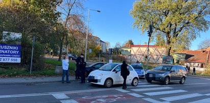 Potrąciła fiatem dwie osoby na pasach. Wszystko się nagrało. Szokujące wideo