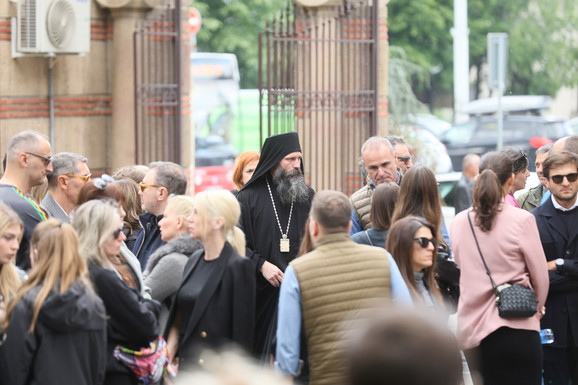 KO JE EPISKOP ILARION KOJI JE DRŽAO OPELO NA SAHRANI VODITELJKE BOJANE JANKOVIĆ Glumio je u čuvenoj seriji, pa se zamonašio: "Kad sam počeo da idem u crkvu spustio sam se na zemlju"