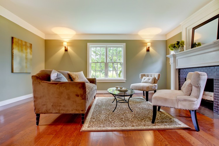 Mieszkanie pod klucz czy do samodzielnego wykończenia? Chcesz wejść do lokum, w którym z marszu możesz zamieszkać czy pragniesz urządzić je od A do Z po swojemu? Standard deweloperski to istotna kwestia. Warto zastanowić się, która opcja odpowiada Ci bardziej, aby w połowie drogi do własnego lokum nie odkryć, że jednak zakupione mieszkanie trzeba będzie jeszcze urządzić. Część deweloperów oferuje mieszkania w stanie surowym, inne firmy – lokale pod klucz, gotowe do zamieszkania.