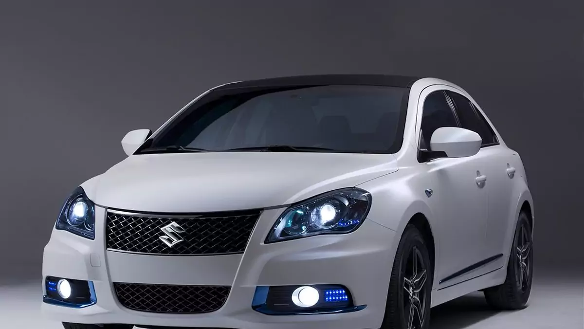 Hybrydowy Suzuki Kizashi w Nowym Jorku