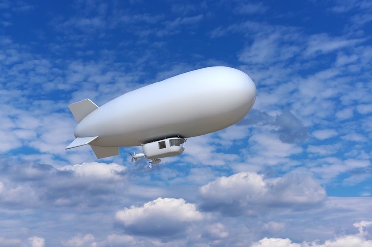 Bezprzewodowy internet ze sterowców. Project Loon  to nazwa projektu Google, którego celem jest zapewnienie bezprzewodowego internetu o szybkości zbliżonej lub wyżej niż 3G w każdym miejscu na ziemi, także w najbiedniejszych regionach świata. Zamiast inwestować w kosztowną naziemną infrastrukturę, koncern chce utworzyć sieć internetową w powietrzu. Nadajniki mają być umieszczone w latających w stratosferze sterowcach i balonach. Będzie się można z nimi łączyć za pomocą specjalnych anten zainstalowanych na budynkach. Każdy nadajnik ma zapewnić dostęp do sieci na terenie o powierzchni nawet kilkuset kilometrów kwadratowych. Koncern już rozpoczął testowanie swojego wynalazku nad Nową Zelandią  i Afryką.