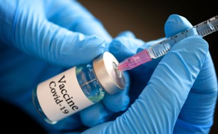 Dr Jaroszewicz: Przyjęcie szczepionki w polskich warunkach zmniejsza ryzyko śmierci 94-krotnie