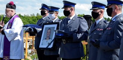 Ostatnie pożegnanie Konrada Brendy. Policjanci oddali hołd zmarłemu koledze