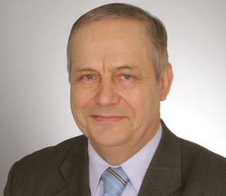 Biegli sądowi: emeryci, eksperci z wiedzą sprzed 30 lat i z byle jakim dyplomem